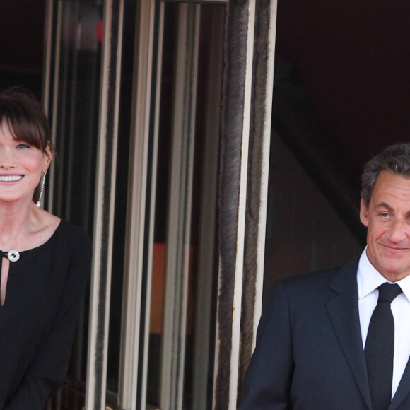 Nicolas Sarkozy et Carla Bruni (enceinte) - Dîner lors du sommet du G8 à Deauville au restaurant avec Silvio Berlusconi