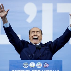 Silvio Berlusconi - Clôture de la campagne électorale pour les élections législatives en Italie avec les leaders de la droite à Rome le 22 septembre 2022. © LaPresse/Monaldo / Panoramic / Bestimage