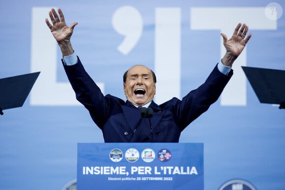 Silvio Berlusconi - Clôture de la campagne électorale pour les élections législatives en Italie avec les leaders de la droite à Rome le 22 septembre 2022. © LaPresse/Monaldo / Panoramic / Bestimage