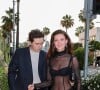 Même ses sous-vêtements en dentelle étaient très échancrés.
Exclusif - Nicola Peltz porte une tenue transparente pour aller dîner avec Brooklyn Beckham à Beverly Hills le 9 juin 2023. 