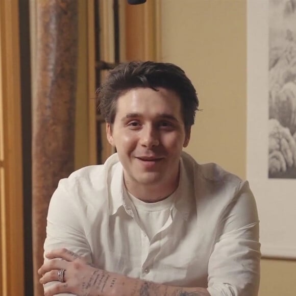 Brooklyn Beckham parle de sa passion pour la cuisine après avoir reçu des réactions négatives pour ses manuels de cuisine "désastreux". Dans une vidéo du Guide Michelin publiée sur son compte Instagram, l'aspirant chef de 24 ans a déclaré que le fait d'être dans la cuisine l'avait aidé à "se changer les idées". Il a également révélé les aliments préférés de son épouse Nicola Peltz tout en discutant de la "scène culinaire" de son terrain de jeu à Los Angeles. 