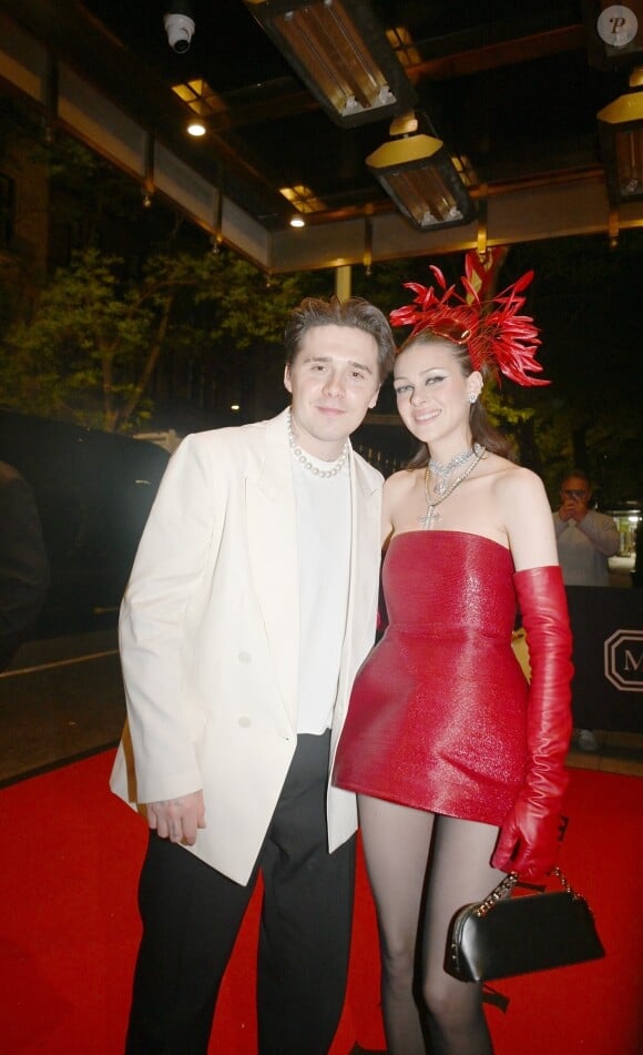 Brooklyn Beckham et sa femme Nicola Peltz à la sortie de l'hôtel "The Mark" pour se rendre à la soirée du "MET Gala 2023" à New York City, New York, Etats-Unis, le 1er mai 2023. 