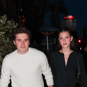 Exclusif - Brooklyn Beckham et sa femme Nicola Peltz sont allés dîner avec Dixie D'Amelio au restaurant Lavo à West Hollywood le 30 mars 2023. 