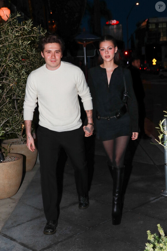 Exclusif - Brooklyn Beckham et sa femme Nicola Peltz sont allés dîner avec Dixie D'Amelio au restaurant Lavo à West Hollywood le 30 mars 2023. 
