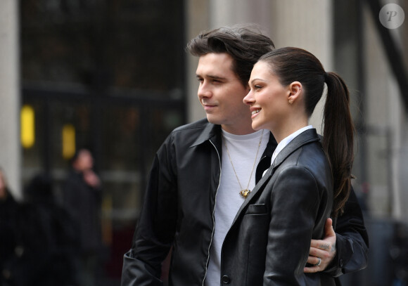 Brooklyn Beckham et sa femme Nicola Peltz au défilé de mode Miu Miu prêt-à-porter automne-hiver 2023/2024 lors de la Fashion Week de Paris (PFW) le 7 mars 2023. © Veeren / Christophe Clovis / Bestimage 