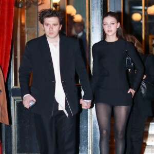 Brooklyn Beckham et sa femme Nicolas Peltz ont dîné à l'hôtel "La reserve" lors de la fashion week à Paris le 5 mars 2023. 