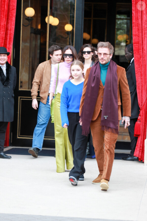 Il faut dire qu'ils ont l'air réconciliés avec la famille Beckham. 
David Beckham, Victoria Beckham, Brooklyn Beckham, sa femme Nicola Peltz, Harper Beckham et Cruz Beckham célèbrent l'Anniversaire de Brooklyn (24 ans aujourd'hui) à Paris durant la Fashion Week de Paris (PFW), France, le 03 Mars 2023 