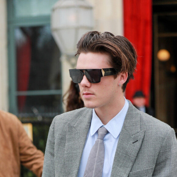 David Beckham, Victoria Beckham, Brooklyn Beckham, sa femme Nicola Peltz, Harper Beckham et Cruz Beckham célèbrent l'Anniversaire de Brooklyn (24 ans aujourd'hui) à Paris durant la Fashion Week de Paris (PFW), France, le 03 Mars 2023 