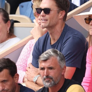 Tom Brady regarde la finale des internationaux de tennis de Roland Garros à côté de Jelena, la femme de N.Djokovic le 11 juin 2023 © Jacovides / Moreau / Bestimage
