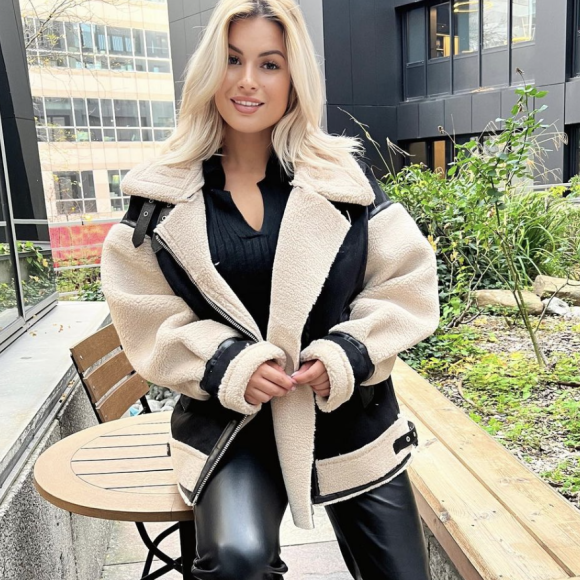Et c'est Carla Moreau qui en est ressortie gagnante.
Carla Moreau sur Instagram