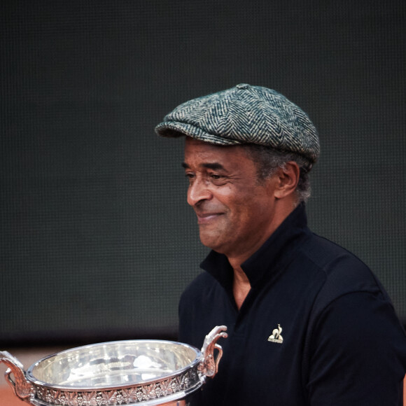 Dans le coeur du public français depuis plus de 40 ans maintenant, Yannick Noah continue de faire rêver petits et grands !
 
Yannick Noah - Novak Djokovic remporte les Internationaux de France de tennis de Roland Garros 2023 face à Casper Ruud (7-6 [7-1], 6-3, 7-5) à Paris le 11 juin 2023. Novak Djokovic s'adjuge un 23ème titre record en Grand Chelem et dépasse Rafael Nadal, bloqué à 22 titres et forfait cette année. © Jacovides-Moeau/Bestimage