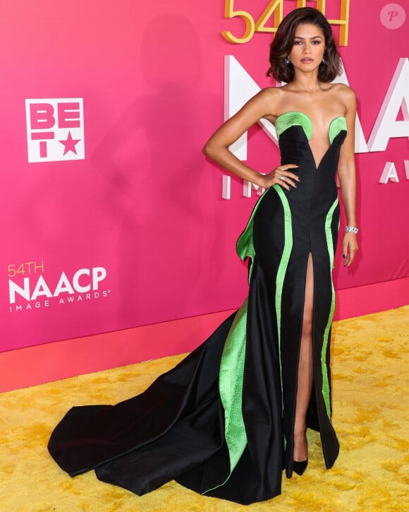  La raison ? Sa tenue vestimentaire jugée trop décontractée pour le standing du restaurant. 
Zendaya - Les célébrités lors de la 54ème cérémonie des NAACP Image Awards à Pasadena, le 25 février 2023. 