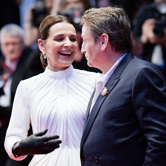 Benoît Magimel et Juliette Binoche - Descente des marches du film " La passion de Dodin Bouffant " lors du 76ème Festival International du Film de Cannes, au Palais des Festivals à Cannes. Le 24 mai 2023 © Jacovides-Moreau / Bestimage