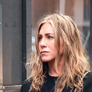 Exclusif - Jennifer Aniston retrouve son ex-mari Justin Theroux pour dîner avec des amis au restaurant "Il Cantinori" à New York, le 22 avril 2023.