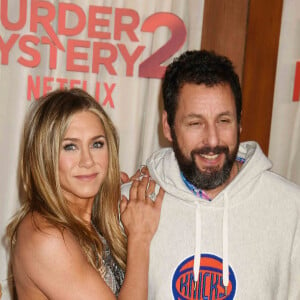 Jennifer Aniston et Adam Sandler à la première du film "Murder Mystery 2" à Los Angeles, le 28 mars 2023.
