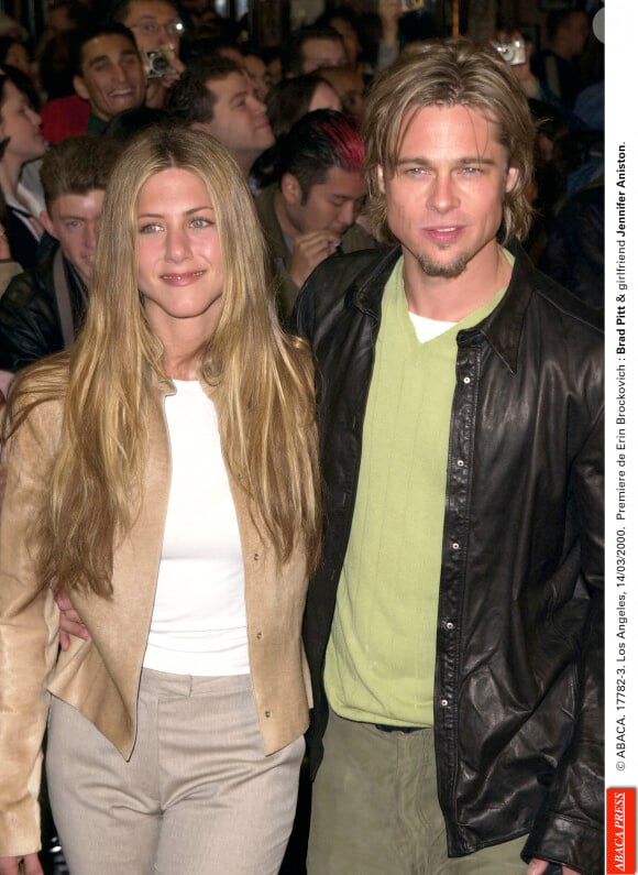 Jennifer Aniston a enchaîné les idylles dans sa vie.
Jennifer Aniston et Brad Pitt à la première du film "Erin Brockovich" à Los Angeles en 2000.