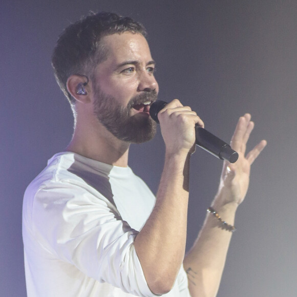 Alors qu'il fête ses 44 ans ce vendredi 16 juin, l'ombre de son frère jumeau est d'autant plus présente, lui qui est tragiquement décédé en 2009.
Exclusif - Emmanuel Moire en concert au théâtre du Casino Barrière de Lille le 17 novembre 2019. © Stéphane Vansteenkiste/Bestimage