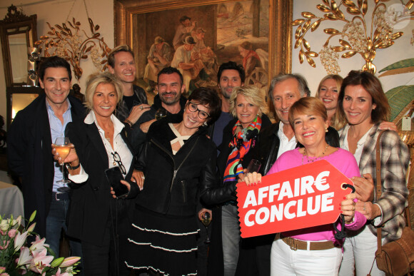 Exclusif - Caroline Margeridon, Sophie Davant, sa fille Valentine et les acheteurs de “Affaire Conclue” - Fête des puces de St Ouen au marché Biron avec les acheteurs de l'émission "Affaire conclue" le 6 octobre 2022. © Philippe Baldini / Bestimage  Exclusif - No web en Suisse / Belgique 