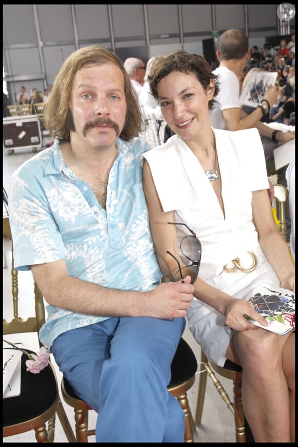 En interview pour "Voici", elle déclare qu'il n'y a pas de jalousie entre eux 
Philippe Katerine et Jeanne Balibar au défilé de mode Christian Lacroix à Paris en 2008