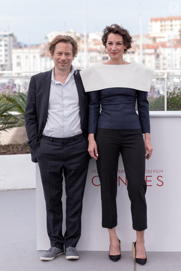 A tel point qu'elle continue de collaborer avec eux
Mathieu Amalric et Jeanne Balibar au photocall de "Barbara" lors du 70ème Festival International du Film de Cannes, le 18 mai 2017. © Borde-Jacovides-Moreau/Bestimage