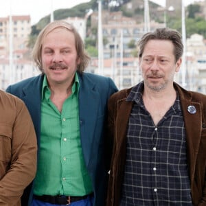 L'actrice, réalisatrice et chanteuse est restée en bons termes avec eux 
Félix Moati, Thamilchelvan Balasingham, Guillaume Canet, Alban Ivanov, Philippe Katerine, Mathieu Amalric lors du photocall du film "Le grand bain" au 71ème Festival International du Film de Cannes © Borde / Jacovides / Moreau / Bestimage