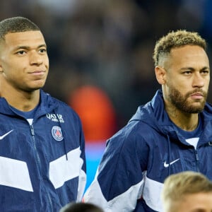 Kylian Mbappé et Neymar JR lors du match retour de Ligue Des Champions 2022 (LDC) entre le PSG et Benfica (1-1) au Parc des Princes à Paris le 11 octobre 2022. © Cyril Moreau/Bestimage