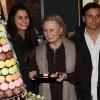 Michèle Morgan entourée de sa soeur et ses petits-enfants pour ses 90 ans, à Paris, le 1er mars 2010 !