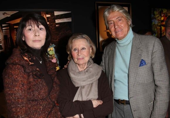 Michèle Morgan entourée de Sabine Anthony et Pierre Cornette de Saint Cyr pour ses 90 ans, à Paris, le 1er mars 2010 !
