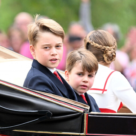 Meghan et Harry ne se sont pas rendus au défilé Trooping the Colour, organisé en l'honneur du roi Charles III.
Le prince George, le prince Louis de Galles - La famille royale d'Angleterre lors du défilé "Trooping the Colour" à Londres. Le 17 juin 2023.