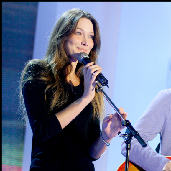 Louis Bertignac et Carla Bruni - Enregistrement de l'émission "Vivement Dimanche" . © Guillaume Gaffiot/Bestimage