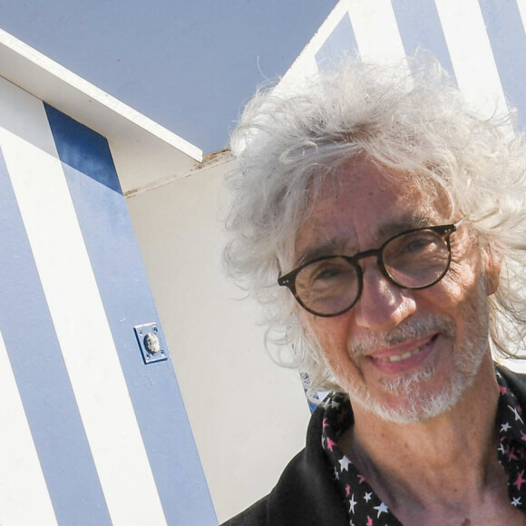 Louis Bertignac et Laetitia Brichet lors du photocall du jury du 35ème festival de Cabourg le 10 juin 2021. © Coadic Guirec / Bestimage 
