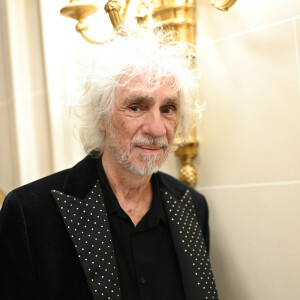 Louis Bertignac a fâché son amie pour son livre.
Louis Bertignac lors du photocall et du cocktail de la soirée des "Stéthos d'or 2023" à l'hôtel Four Seasons George V à Paris, France. © Bellak-Guirec/Bestimage 