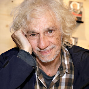 Louis Bertignac (Jolie Petite Histoire - Editions Le Cherche-Midi) au "Festival du Livre de Paris 2022" au Grand Palais Éphémère de Paris, le 23 avril 2022. © Cédric Perrin/Bestimage 