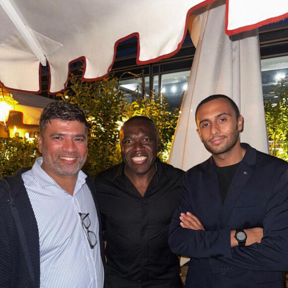 Exclusif - Guest, Wilfrid Mbappé, le pâtissier Yazid Ichemrahen - Les célébrités fêtent le 48ème anniversaire de J.Debbouze dans le restaurant "Dar Mima", créé par Laurent de Gourcuff et J.Debbouze, en hommage à la mère de ce dernier, Fatima. Sur le toit de l'Institut du monde arabe à Paris, l'acteur a partagé son gâteau d'anniversaire avec sa femme, M.Theuriau, et ses amis, dont l'équipe du "Jamel Comedy Club", le 18 juin 2023. Oeuvre du pâtissier Yazid Ichemrahen, champion du monde de pâtisserie 2014, le gâteau était composé d'un biscuit Brownie, de croustillant amande, de fleur de sel, de mousse au chocolat pur du Venezuela (62%), de crème et de passion du Cameroun. Le film "A la belle étoile", sorti en salles le 22 février 2023 et co-produit par J.Debbouze, s'inspire de la vie de Yazid Ichemrahen.  No web pour la Belgique et la Suisse 