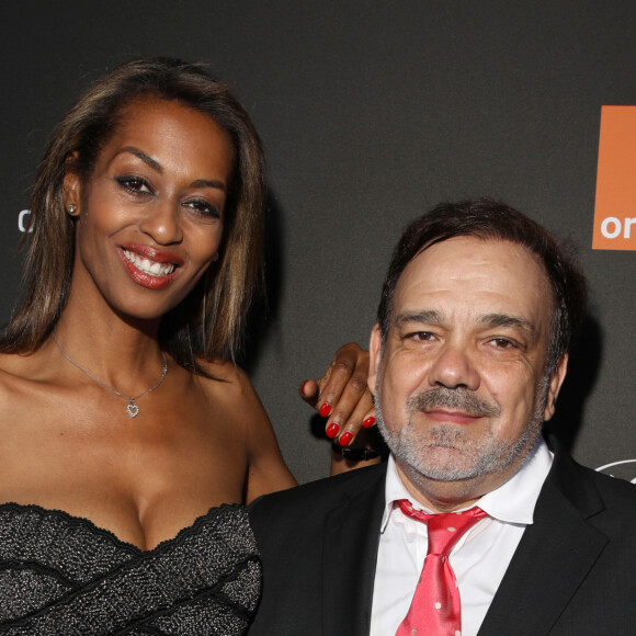 Didier Bourdon et sa femme Marie-Sandra Badini au photocall de la soirée "Orange" sur la plage de l'hôtel Majectic lors du 72ème Festival International du Film de Cannes, le 18 mai 2019. © Denis Guignebourg/Bestimage 