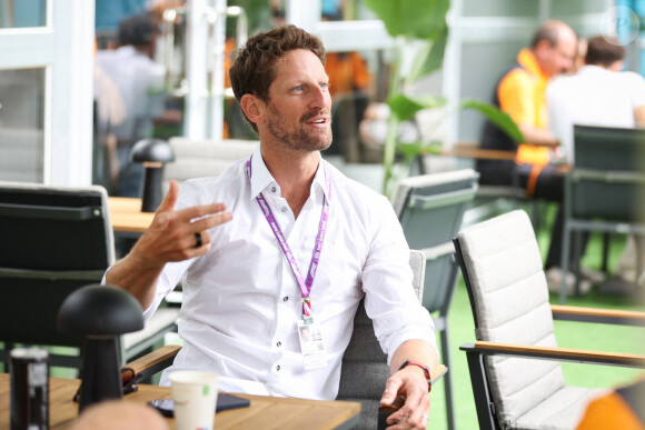 "Grosjean est une m*rde. Si vous voyez ce qu'il a fait lors des essais, il mérite un coup de poing dans la gueule", a-t-il lâché
 
Romain Grosjean - Les célébrités assistent au Grand Prix de Formule 1 de Miami, Floride, Etats-Unis, le 7 mai 2023. © Vincent Antonin/DPPI/Panoramic/Bestimage