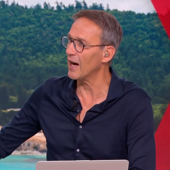 Julien Courbet taquin avec sa chroniqueuse dans Ça peut vous arriver. M6, le 22 juin 2023