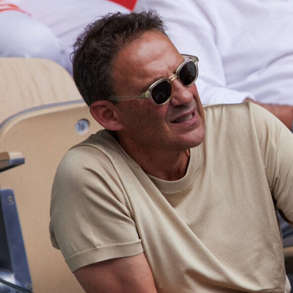 Julien Courbet - Célébrités en tribunes des Internationaux de France de tennis de Roland Garros 2023 à Paris le 11 juin 2023. © Jacovides-Moreau/Bestimage