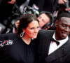 Elle dénonce les millions dépensés pour sauver la vie des 5 hommes qui se trouvent à bord du Titan.
Omar Sy et sa femme Hélène - Montée des marches du film " Top Gun : Maverick " lors du 75ème Festival International du Film de Cannes. Le 18 mai 2022 © Dominique Jacovides / Bestimage 