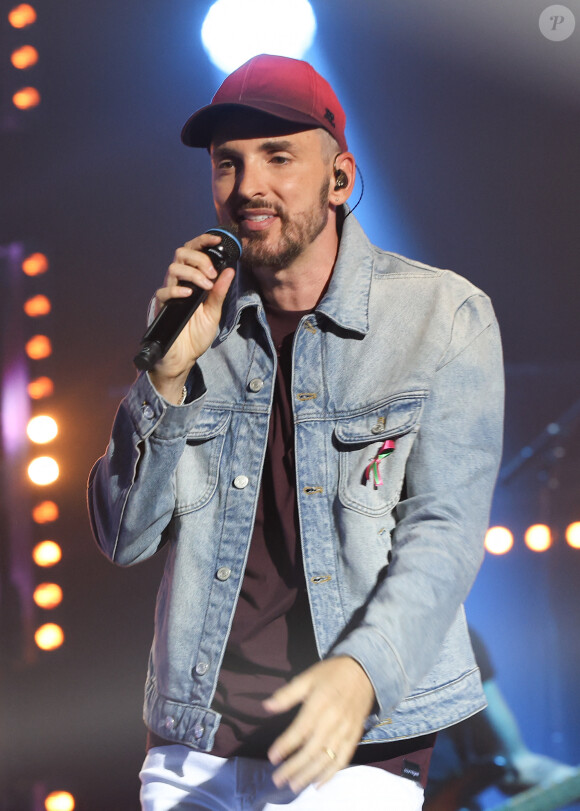 Christophe Willem a été en couple avec un autre célèbre chanteur : Bruno Moneroe.
Christophe Willem - cinquième édition de l'émission "Psychodon, Unis face aux maladies psychiques" à l'Olympia à Paris.  © Coadic Guirec/Bestimage