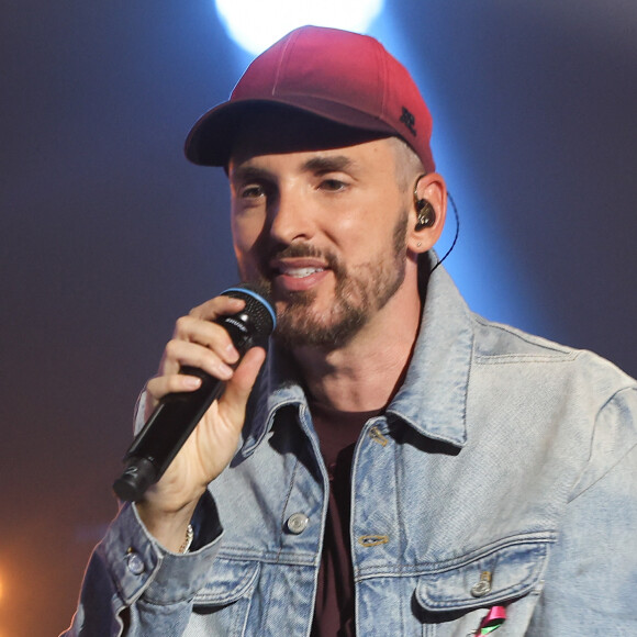 Christophe Willem a été en couple avec un autre célèbre chanteur : Bruno Moneroe.
Christophe Willem - cinquième édition de l'émission "Psychodon, Unis face aux maladies psychiques" à l'Olympia à Paris.  © Coadic Guirec/Bestimage