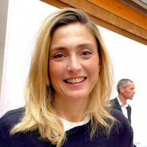 Julie Gayet a plus d'une amitié méconnue.
Julie Gayet lors de la 40ème Foire du Livre de Brive à Brive-la-Gaillarde, France. © Fabien Faure/Bestimage