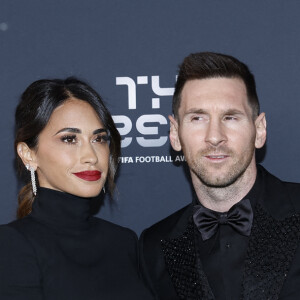 Lionel "Leo" Messi et sa femme Antonella Roccuzzo - Arrivées à la cérémonie des Best FIFA Football Awards à la salle Pleyel à Paris, France, le 27 février 2023. Cyril Moreau/Bestimage