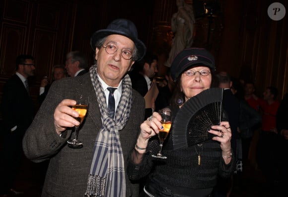 Avec son mari Areski Belkacem, elle vit dans un appartement rempli de trésors
Areski Belkacem et Brigitte Fontaine - Remise de la médaille de vermeil de la ville de Paris en 2012
