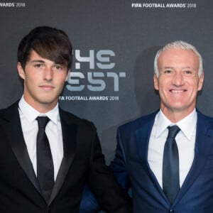 Dylan Deschamps déclare sa flamme à Mathilde pour ses 25 ans
Didier Deschamps, sa femme Claude et leur fils Dylan - Les célébrités arrivent à la cérémonie des Trophées Fifa au Royal Festival Hall à Londres, Royaume Uni. © Cyril Moreau/Bestimage