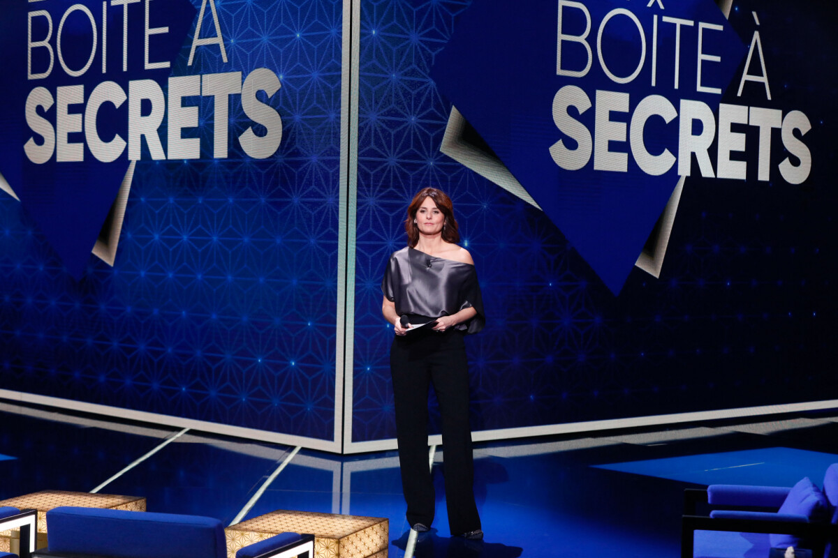 Faustine Bollaert sur le plateau de La Boîte à secrets (France 3)