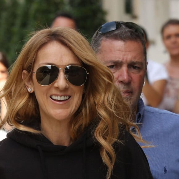 Céline Dion quitte son hôtel le Royal Monceau et et se rend à l'AccorHotels Arena pour y donner un concert à Paris le 8 juillet 2016.