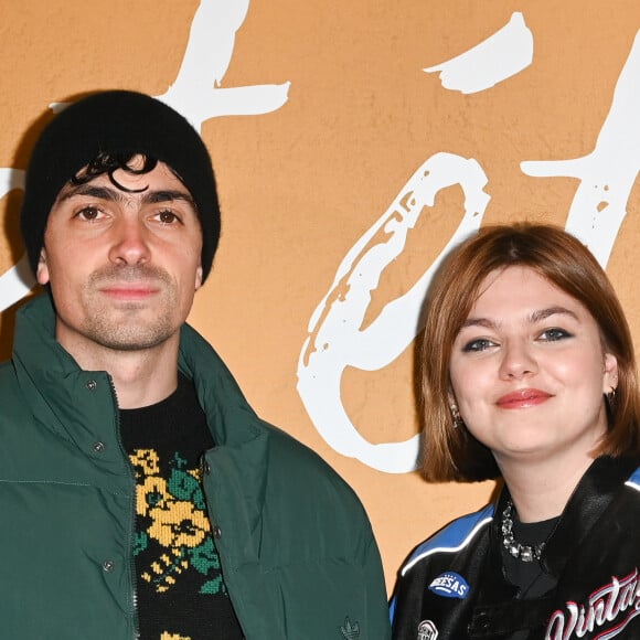 Florian Rossi et sa compagne Louane Emera - Avant-première du film "Cet été-là" au cinéma Pathé Wepler à Paris le 3 janvier 2022. © Coadic Guirec/Bestimage