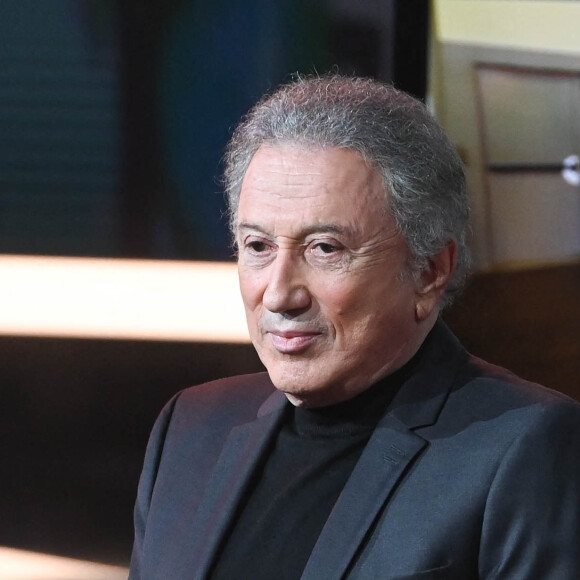"Retour à l'antenne confirmé pour Michel Drucker. Tournage et diffusion du premier inédit, depuis sa nouvelle opération, calé fin août", a-t-on lu sur Twitter ce mardi 27 juin.
Michel Drucker - 36ème Edition du Téléthon à Paris. Le 2 décembre 2022 © Coadic Guirec / Bestimage