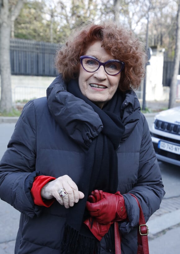 Andréa Ferréol - Arrivées des people lors de l'enregistrement de l'émission "Vivement Dimanche" au Studio Gabriel à Paris le 12 décembre 2022. L'émission sera diffusée le 25 décembre 2022.